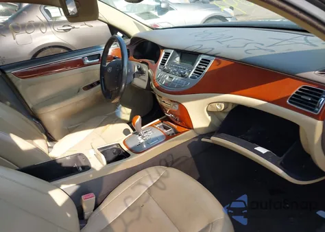 2013 Hyundai Genesis 3.8 z USA, uszkodzony, nr VIN KMHGC4DD2DU245158